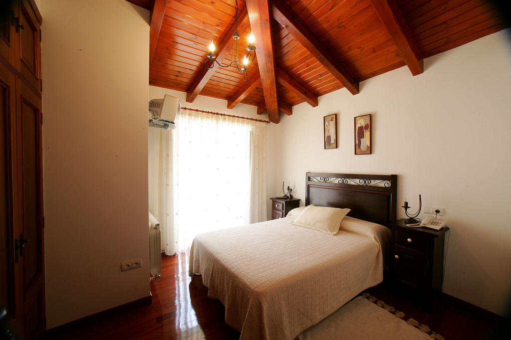 Os Casares Casa Da Botica A Estradaホステル 部屋 写真
